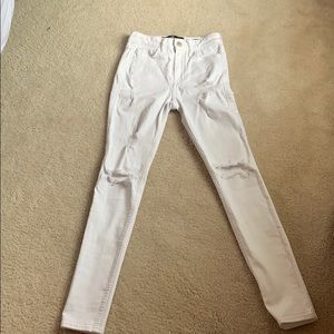 white ripped hollister jeans